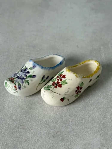 Mini tamancos holandeses em porcelana