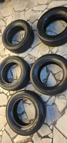 5 pneus 235/60R16 (4 Goodyear e 1 Bridgestone) Tracker, Granvitara, Tucson 