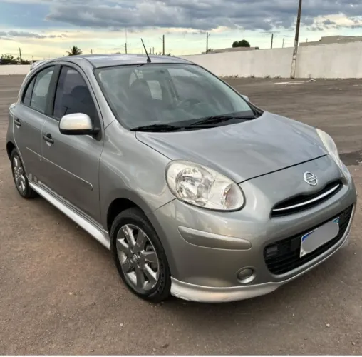 Nissan March SR 1.6 16V Flex Fuel 5P 2012