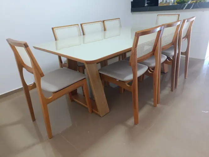 Mesa de jantar estrela 220x110 com 8 cadeira 