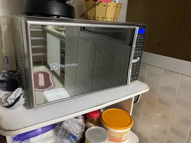 Microondas, Forno Elétrico, Fogão Cooktop, Suggar, Mesa com 4 Cadeiras