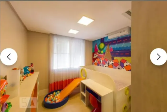 Berço e móveis para quarto de bebê