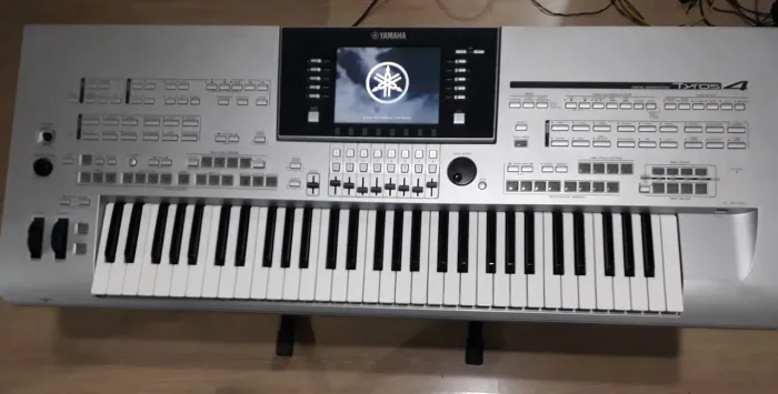 Teclado Yamaha TYROS 4 Workstation 
