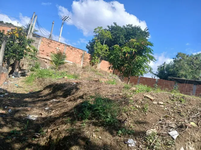 Vendo um terreno