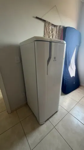 Geladeira Electrolux - Semi nova - não é frost free