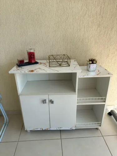 Móvel branco área de serviço 2 portas