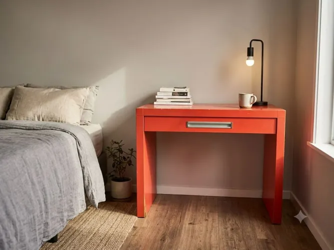 Escrivaninha Vermelha com Gaveta / Mesa para Estudo e Notebook Medidas na Descrição