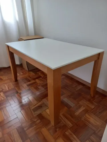 Mesa de jantar retangular