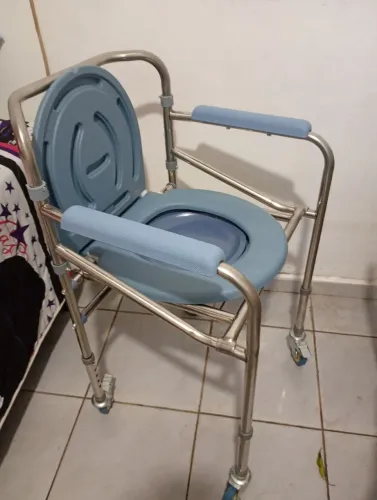 Cadeira. De bannho cromada.