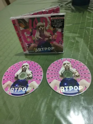 Lote Cds e Dvds Originais Lady gaga.