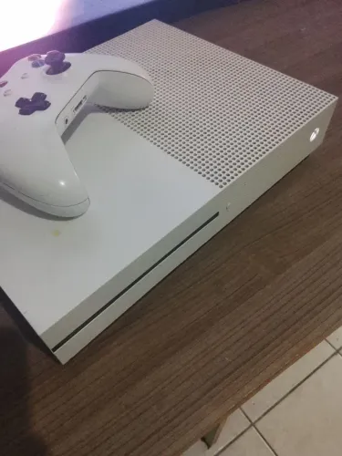 Vendo Xbox one,1 controle 