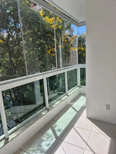Alugo excelente 2 quartos c/suíte, prédio com lazer completo ótimo local em Santa Lúcia