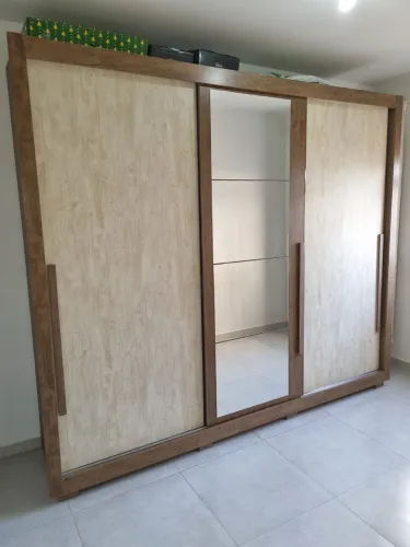 Guarda-roupa casal 3 portas de correr