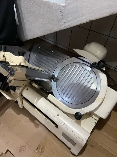 Cortador de frios