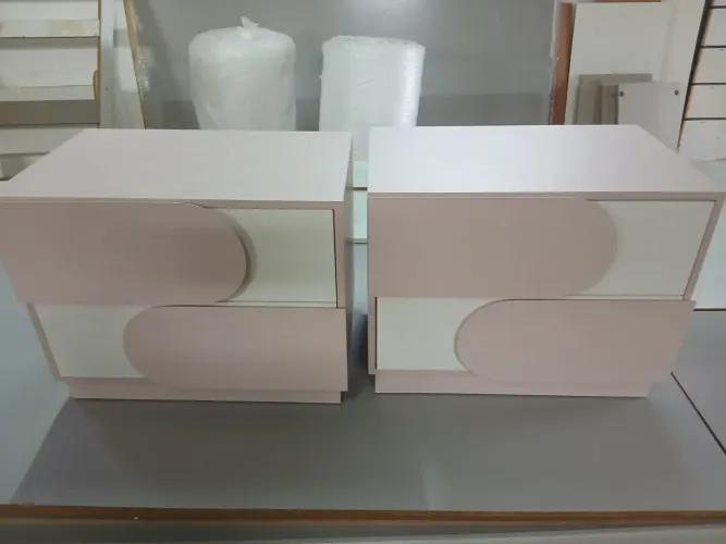 Vendo ou troco um par de mesa de cabeceira de cama