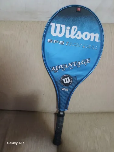 Vendo raquete de tênis original da marca Wilson,muito nova 