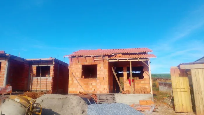 Contrato servente meio oficial de obras