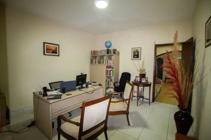 Casa à Venda - Betânia, 5 Quartos, 510 m2