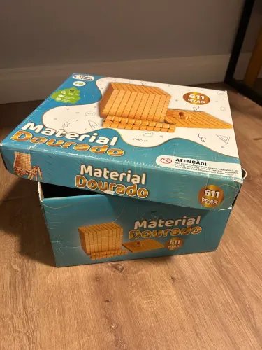 Material dourado 611 peças 