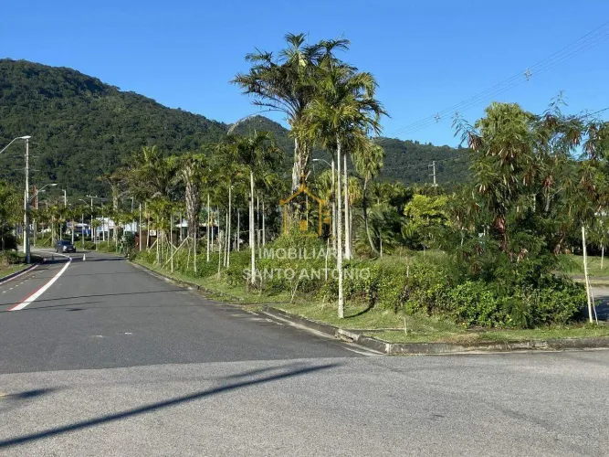 Terreno de esquina em Loteamento devidamente documentado.