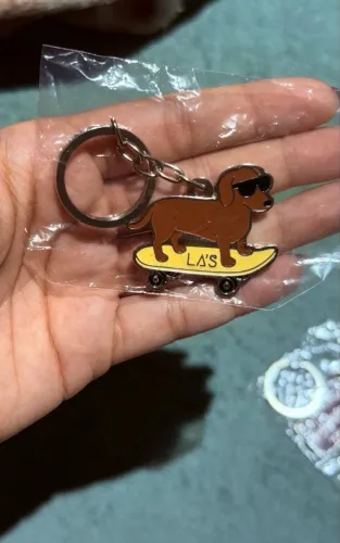 Chaveiro cachorro salsicha no skate las clothing