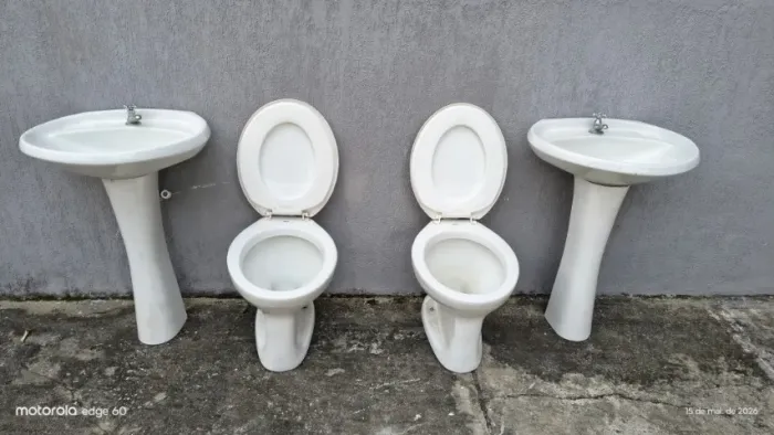 Conjunto lavatorio e vaso Banheiro
