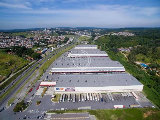 Galpão/Depósito/Armazém para Locação com 1.478 M² em Embu das Artes