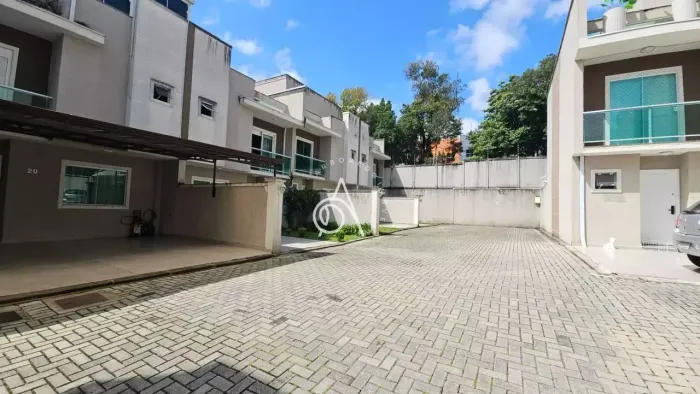 Excelente triplex em Condomínio no Xaxim !