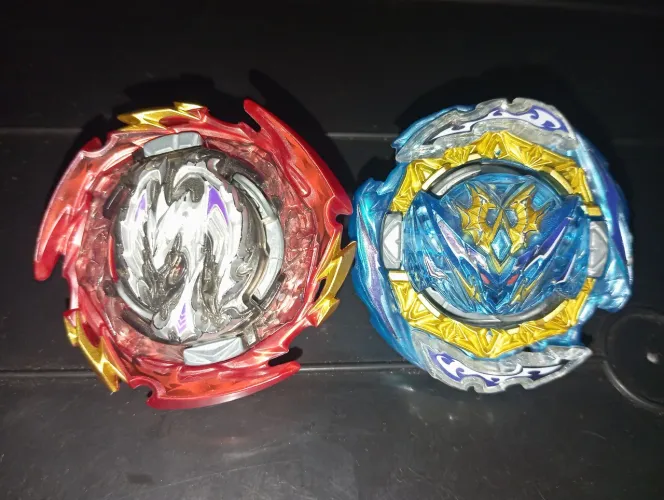 Dois Beyblade original da takara tomy