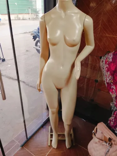 Vende-se manequim 