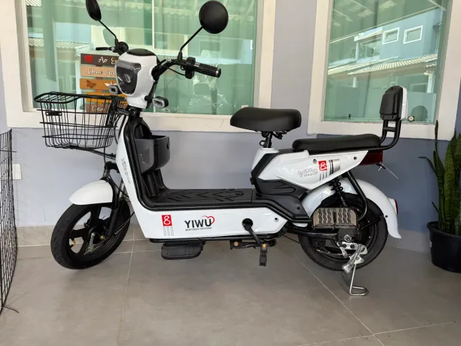  Bicicleta elétrica com 800W de potência.