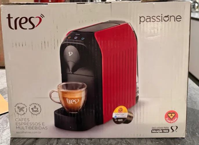 Cafeteira 3 corações nova lacrada.