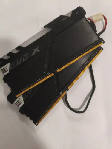 2 Memórias DDR4 4gb com led