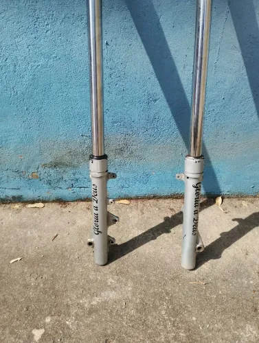 Vendo as 2 bengalas Lander ABS sem empenos 