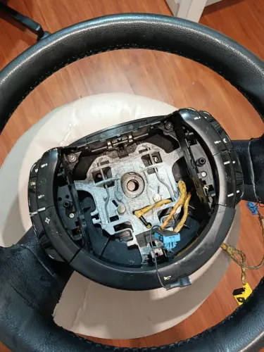 Volante com comando de rádio c4 pallas