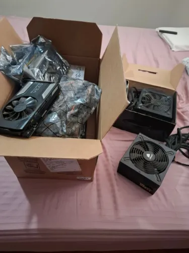 Lote algumas gtx 1060 com defeito e duas fontes