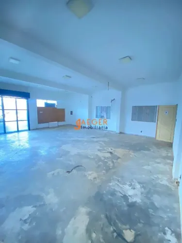 Ponto comercial na Av. Buenos Aires próximo a Mamoré