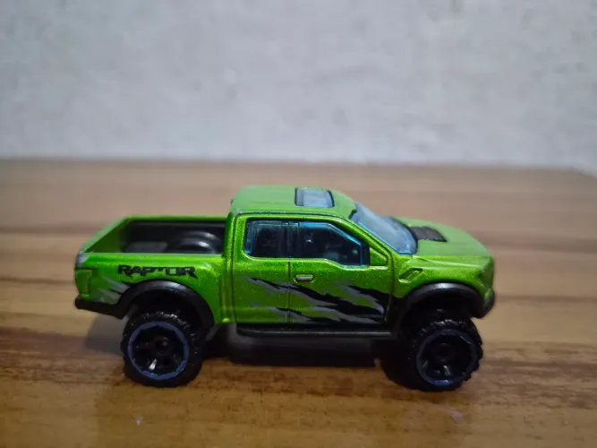 Hot Wheels Ford F-150 Raptor Verde - Coleção Off-Road / Trucks