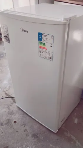 Frigobar Midea semi novo pouquíssimo uso 5 meses de garantia