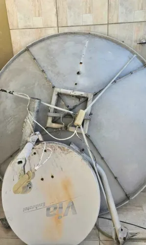 Vendo 2 antenas uma da sky e outra da claro hdtv - 50 leva!