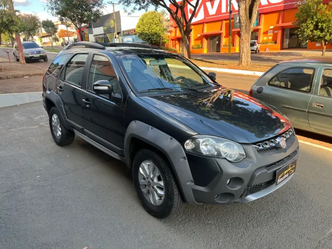 Fiat Palio Weekend Adventure Locker 1.8 Flex 2013