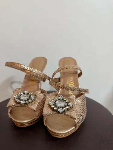 sandália carmen steffens dourada 37