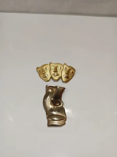 Broche em metal vintage 