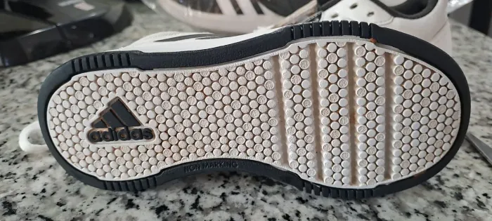 Tênis Adidas