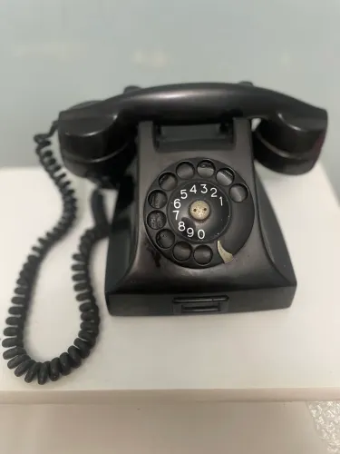 Telefone Antigo de Disco em Baquelite Preto Vintage (Década de 1950/1960)