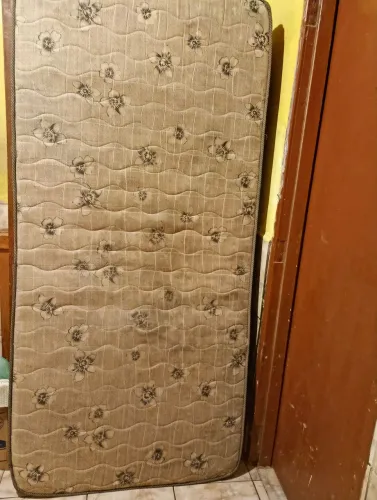 Vende-se colchão de solteiro