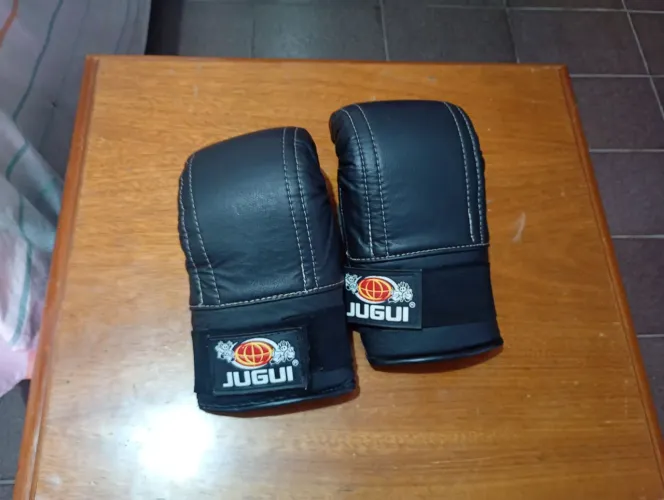 Luva de box marca jugui 40 reais nova 