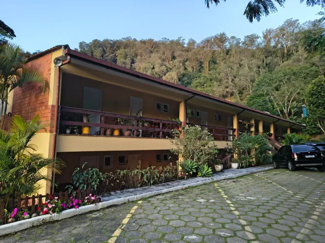Nogueira - Loft, cozinha, banheiro e estacionamento.