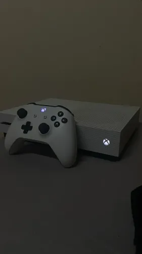 Xbox One S Muito Conservado + Vários Jogos no Game Pass ? | Pronto para Jogar!