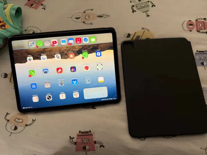 Ipad Pro 11 pol M1 256G / Celular 3 geracao com capa Apple teclado Original